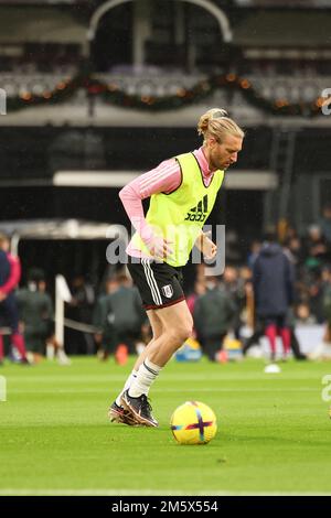 Londres, Royaume-Uni. 31st décembre 2022. Tim Ream de Fulham se réchauffe lors du match de la Premier League entre Fulham et Southampton à Craven Cottage, Londres, Angleterre, le 31 décembre 2022. Photo de Ken Sparks. Utilisation éditoriale uniquement, licence requise pour une utilisation commerciale. Aucune utilisation dans les Paris, les jeux ou les publications d'un seul club/ligue/joueur. Crédit : UK Sports pics Ltd/Alay Live News Banque D'Images