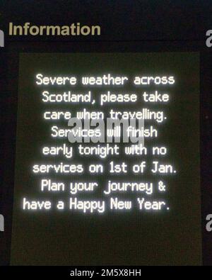 Glasgow, Écosse, Royaume-Uni 31st décembre 2022. Météo au Royaume-Uni : la météo annule les trains et affecte les services de la gare de Queen Street à édimbourg pour les célébrations de hogmanay. Crédit Gerard Ferry/Alay Live News Banque D'Images