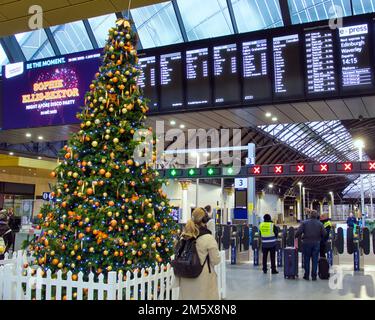 Glasgow, Écosse, Royaume-Uni 31st décembre 2022. Météo au Royaume-Uni : la météo annule les trains et affecte les services de la gare de Queen Street à édimbourg pour les célébrations de hogmanay. Crédit Gerard Ferry/Alay Live News Banque D'Images