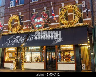 Vue de face colorée sur le restaurant de fruits de mer Randall & Aubin de Brewer Street, Londres, Royaume-Uni Banque D'Images