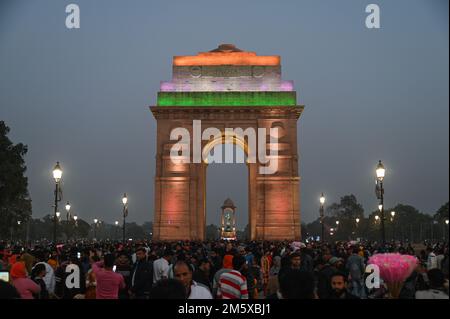 New Delhi, Delhi, Inde. 31st décembre 2022. Les gens visitent la porte de l'Inde le jour de l'an à New Delhi. (Credit image: © Kabir Jhangiani/ZUMA Press Wire) Credit: ZUMA Press, Inc./Alamy Live News Banque D'Images
