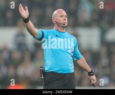 Newcastle, Royaume-Uni. 31st décembre 2022. Arbitre Simon Hooper pendant le match de Premier League Newcastle United contre Leeds United à St. James's Park, Newcastle, Royaume-Uni, 31st décembre 2022 (photo de Mark Cosgrove/News Images) à Newcastle, Royaume-Uni, le 12/31/2022. (Photo de Mark Cosgrove/News Images/Sipa USA) crédit: SIPA USA/Alay Live News Banque D'Images