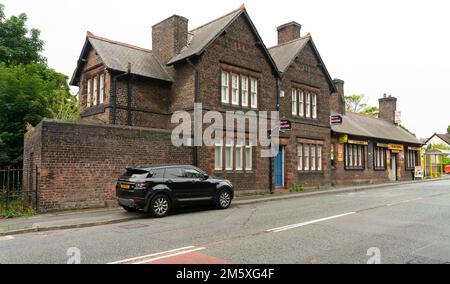 L'ancienne gare de West Derby, Mill Lane, Liverpool 12. Sur la ligne de Liverpool Loop Line. Photo prise en juillet 2022. Banque D'Images