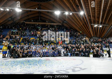 Davos, Suisse. 31st décembre 2022. 31.12.2022, Davos, Eisstadion Davos, Sprengler Cup final: HC Sparta Praha - HC Ambri-Piotta, Ambri célébrer la victoire (Andrea Branca/SPP-JP) Credit: SPP Sport Press photo. /Alamy Live News Banque D'Images