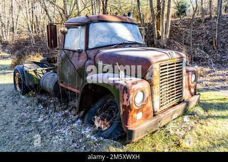 A 1960s International Loadstar semi Truck à Millville, Pennsylvanie, Etats-Unis Banque D'Images