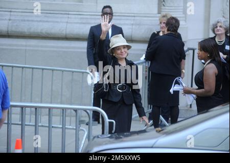 Manhattan, États-Unis d'Amérique. 31st décembre 2008. NEW YORK, NY - SEPTEMBRE 07 : Barbara Walters participe au service commémoratif de Joan Rivers au Temple Emanu-El on 7 septembre 2014, à New York. Personnes: Barbara Walters crédit: Storms Media Group/Alay Live News Banque D'Images