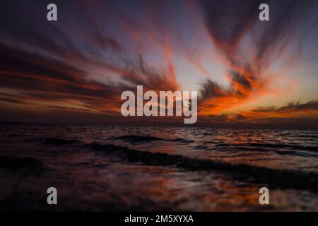 Yanbu, Arabie Saoudite. 31st décembre 2022. Coucher de soleil pendant le Prologue du Dakar 2023, sur 31 décembre 2022 près de Yanbu, Arabie Saoudite - photo: Julien Delfosse/DPPI/LiveMedia Banque D'Images