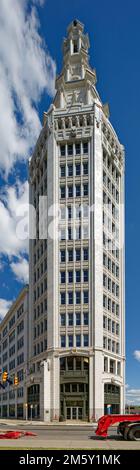 La tour électrique est revêtue de terre cuite blanche et est l'un des plus hauts bâtiments de Buffalo. Banque D'Images