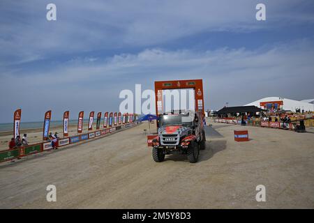 504 VERSTEIJNEN Victor Willem Corne (nld), VAN DER SANDE Andreas Wilhelmus Michel Marius (nld), VAN DAL Teun (nld), BOSS Machinery Team de Rooy, Iveco, Trucks, action lors de la cérémonie de départ du podium du Dakar 2023, sur 31 décembre 2022 près de Yanbu, Arabie Saoudite - photo : Gigi Soldano/DPPI/LiveMedia Banque D'Images