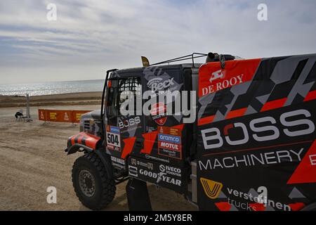 504 VERSTEIJNEN Victor Willem Corne (nld), VAN DER SANDE Andreas Wilhelmus Michel Marius (nld), VAN DAL Teun (nld), BOSS Machinery Team de Rooy, Iveco, Trucks, action lors de la cérémonie de départ du podium du Dakar 2023, sur 31 décembre 2022 près de Yanbu, Arabie Saoudite - photo : Gigi Soldano/DPPI/LiveMedia Banque D'Images