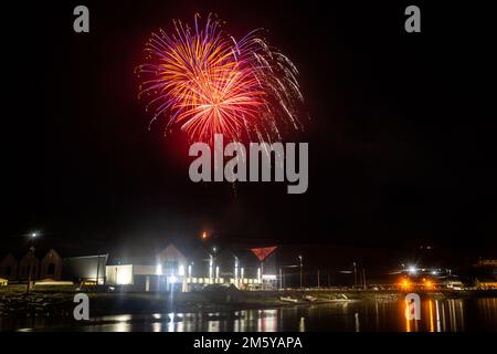Bantry, West Cork, Irlande. 31st décembre 2022. Un énorme feu d'artifice a eu lieu à Bantry à la Saint-Sylvestre, pour aider à accueillir en 2023. Crédit : AG News/Alay Live News