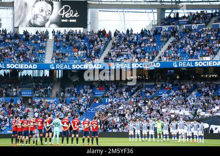 Saint-Sébastien, Espagne. 31st décembre 2022. Vue générale du moment de silence football/Soccer : le stade tient un moment de silence pour Pele qui est décédé avant le match espagnol 'la Liga Santander' entre Real Sociedad 2-0 CA Osasuna à la Reale Arena à San Sebastian, Espagne . Crédit: Mutsu Kawamori/AFLO/Alay Live News Banque D'Images