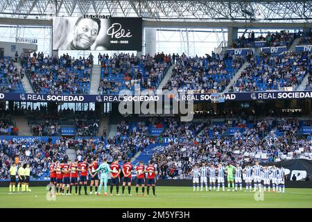 Saint-Sébastien, Espagne. 31st décembre 2022. Vue générale du moment de silence football/Soccer : le stade tient un moment de silence pour Pele qui est décédé avant le match espagnol 'la Liga Santander' entre Real Sociedad 2-0 CA Osasuna à la Reale Arena à San Sebastian, Espagne . Crédit: Mutsu Kawamori/AFLO/Alay Live News Banque D'Images