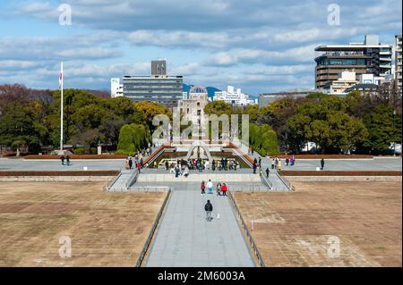 Hiroshima, Japon - 1 janvier 2020. Extérieur du musée Hiroshima Peace Memorial. Banque D'Images