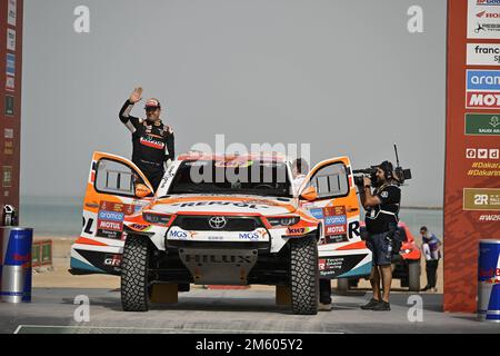 229 ESTEVE PUJOL Isidre (spa), VILLALOBOS VALCARCEL José Maria (spa), équipe de rallye Repsol, Toyota Hilux, Auto, action lors de la cérémonie du podium de départ du Dakar 2023, sur 31 décembre 2022 près de Yanbu, Arabie Saoudite - photo: Gigi Soldano /DPPI/LiveMedia Banque D'Images