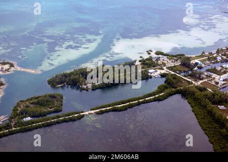 Une vue aérienne du port de Nixon à South Bimini, Bahamas Banque D'Images