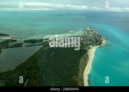 Une vue aérienne du port de Nixon à South Bimini, Bahamas Banque D'Images