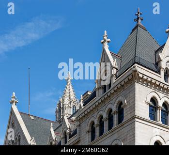 Erie Community College Downtown Branch occupe maintenant le vieux bureau de poste, érigé en 1901. La structure gothique à surface de granit est un point de repère. Banque D'Images