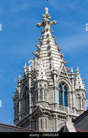 Erie Community College Downtown Branch occupe maintenant le vieux bureau de poste, érigé en 1901. La structure gothique à surface de granit est un point de repère. Banque D'Images