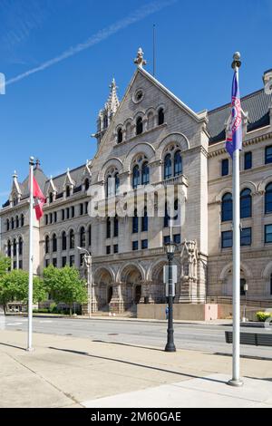 Erie Community College Downtown Branch occupe maintenant le vieux bureau de poste, érigé en 1901. La structure gothique à surface de granit est un point de repère. Banque D'Images