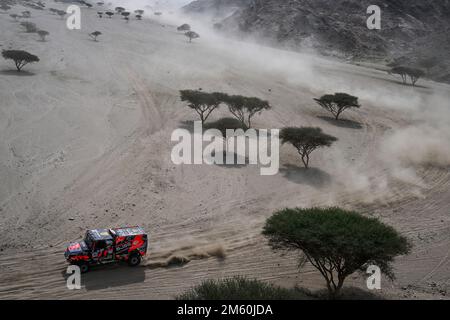 504 VERSTEIJNEN Victor Willem Corne (nld), VAN DER SANDE Andreas Wilhelmus Michel Marius (nld), VAN DAL Teun (nld), BOSS Machinery Team de Rooy, Iveco, Trucks, action pendant la phase 1 du Dakar 2023 autour du camp de la mer, à 1 janvier 2023 près de Yanbu, Arabie Saoudite - photo Eric Vargiolu / DPPI Banque D'Images