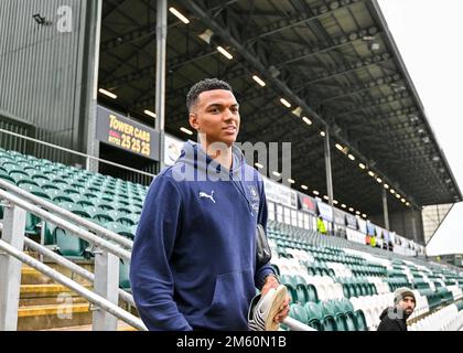 Plymouth, Royaume-Uni. 01st janvier 2023. Plymouth Argyle Forward Morgan Whittaker (19) arrive pendant le match Sky Bet League 1 Plymouth Argyle vs MK dons à Home Park, Plymouth, Royaume-Uni, 1st janvier 2023 (photo de Stanley Kasala/News Images) à Plymouth, Royaume-Uni, le 1/1/2023. (Photo de Stanley Kasala/News Images/Sipa USA) crédit: SIPA USA/Alay Live News Banque D'Images