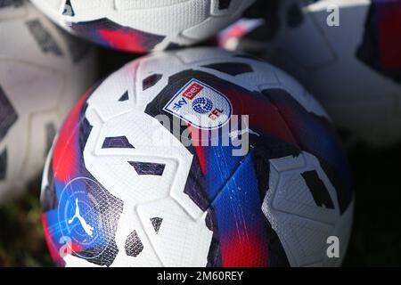 Un ballon de match de l'EFL de pari de ciel pendant le match de la Ligue de pari de ciel 2 entre Hartlepool United et Harrogate Town à Victoria Park, Hartlepool, le dimanche 1st janvier 2023. (Crédit : Michael Driver | INFORMATIONS MI) Banque D'Images