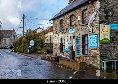 Boutique de cadeaux à Cenarth Falls, Newcastle Emlyn SA38 9JL.West Wales. ROYAUME-UNI Banque D'Images