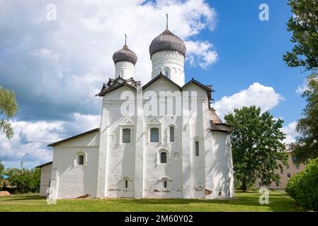 Cathédrale médiévale de la Transfiguration du Sauveur (1198) un après-midi de juillet. Staraya Russa, Russie Banque D'Images