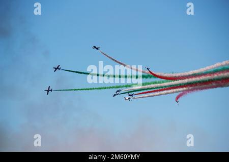 Le Frecce Tricolori (également appelé Pattuglia Acrobatica Nazionale) a participé cet été à l'Airshow de Porto Recanati Banque D'Images