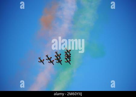 Le Frecce Tricolori (également appelé Pattuglia Acrobatica Nazionale) a participé cet été à l'Airshow de Porto Recanati Banque D'Images