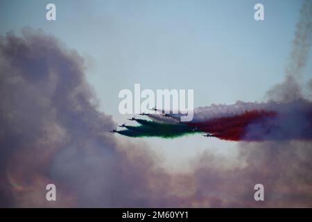 Le Frecce Tricolori (également appelé Pattuglia Acrobatica Nazionale) a participé cet été à l'Airshow de Porto Recanati Banque D'Images