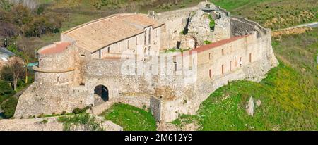 Vue aérienne du château normand de Souabe, Vibo Valentia, Calabre, Italie Banque D'Images