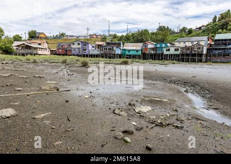 Palafitos de Pedro Montt - maisons colorées en pilotis sur Chiloé (Isla Grande de Chiloé) au Chili Banque D'Images