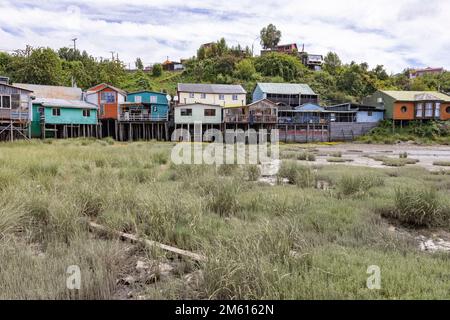 Palafitos de Pedro Montt - maisons colorées en pilotis sur Chiloé (Isla Grande de Chiloé) au Chili Banque D'Images