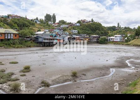 Palafitos de Pedro Montt - maisons colorées en pilotis sur Chiloé (Isla Grande de Chiloé) au Chili Banque D'Images