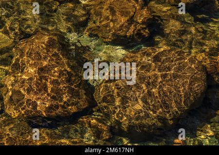 Résumé coloré sur l'eau claire au lac Tahoe dans l'Utah Banque D'Images