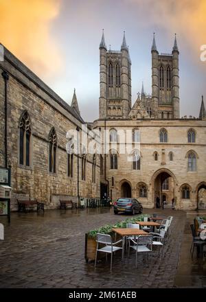 Porte de l'Échiquier vue depuis Castle Hill. Les trois passages voûtés de la porte étaient à l'origine le principal point d'accès cérémonial à la cathédrale proche. Banque D'Images