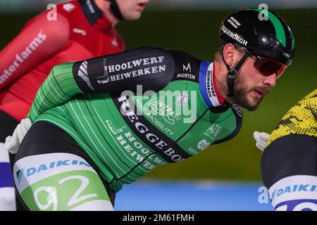 AMSTERDAM, PAYS-BAS - JANVIER 1 : Gary Hekman de l'équipe Reggeborgh lors des championnats nationaux de patinage de vitesse au marathon de Jaap Eden IJsbaan sur 1 janvier 2023 à Amsterdam, pays-Bas (photo par Andre Weening/Orange Pictures) Banque D'Images