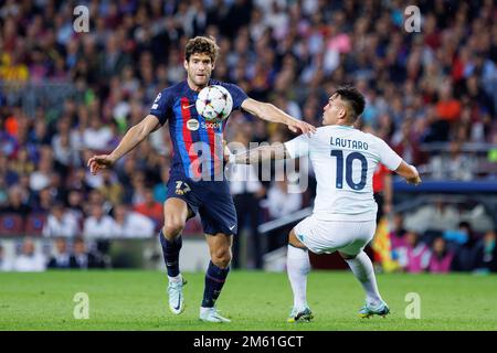 BARCELONE - octobre 13 : Marcos Alonso en action lors du match de la Ligue des Champions entre le FC Barcelone et le FC Internazionale au camp Spotify Nou Stadi Banque D'Images