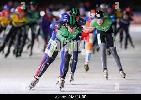 AMSTERDAM, PAYS-BAS - JANVIER 1 : Willem Hoolwerf de l'équipe Reggeborgh lors des championnats nationaux de patinage de vitesse au marathon de Jaap Eden IJsbaan sur 1 janvier 2023 à Amsterdam, pays-Bas (photo d'Andre Weening/Orange Pictures) Banque D'Images