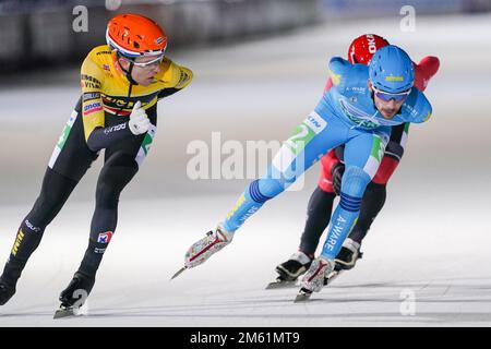 AMSTERDAM, PAYS-BAS - JANVIER 1 : Sjoerd den Hertog de l'équipe Royal A-ware lors des championnats nationaux de patinage de vitesse au marathon de Jaap Eden IJsbaan sur 1 janvier 2023 à Amsterdam, pays-Bas (photo d'Andre Weening/Orange Pictures) Banque D'Images