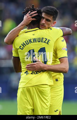 Samuel Chukwueze de Villarreal CF célèbre un but avec Gerard Moreno de Villarreal CF lors du match de la Liga entre Villarreal CF et Valencia CF à l'Estadio de la Ceramica à Villarreal, en Espagne. Banque D'Images