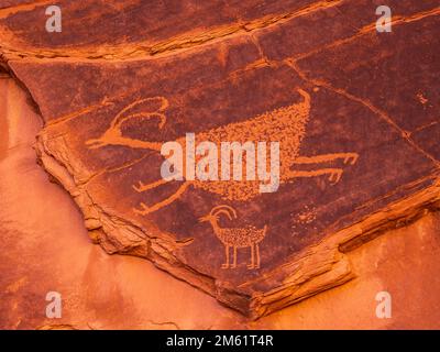 Pictogramme, Sun's Eye Arch, Monument Valley, Navajo Nation, Utah et Arizona. Banque D'Images