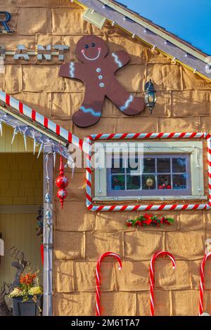 Extérieur d'un restaurant patrimonial décoré pour Noël à Steveston Colombie-Britannique Canada Banque D'Images