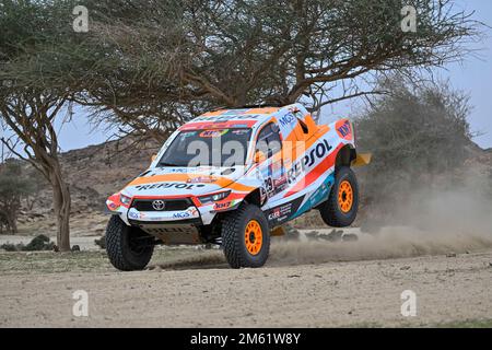 229 ESTEVE PUJOL Isidre (spa), VILLALOBOS VALCARCEL José Maria (spa), équipe de rallye Repsol, Toyota Hilux, Auto, action pendant la phase 1 du Dakar 2023 autour du camp de la mer, sur 1 janvier 2023 près de Yanbu, Arabie Saoudite - photo Gigi Soldano / DPPI Banque D'Images