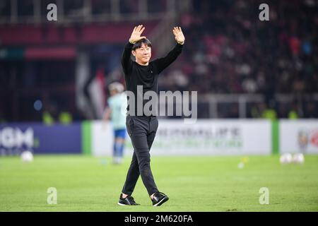 Shin Tae-Yong, entraîneur-chef de l'Indonésie, vu lors du match de la coupe Mitsubishi Electric AFF 2022 entre l'Indonésie et la Thaïlande au stade Gelora Bung Karno. Note finale; Indonésie 1:1 Thaïlande. Banque D'Images