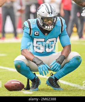 Tampa, États-Unis. 01st janvier 2023. Carolina Panthers défensive fin Brian Burns (53) s'arrête entre les bas contre les Buccaneers de la baie de Tampa pendant la première moitié au stade Raymond James à Tampa, en Floride, dimanche, 1 janvier 2023. Photo de Steve Nesius/UPI crédit: UPI/Alamy Live News Banque D'Images