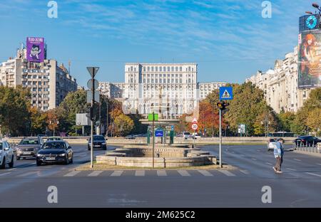 Une photo des Fontaines de Bucarest, de la place de l'Union et du Palais du Parlement. Banque D'Images