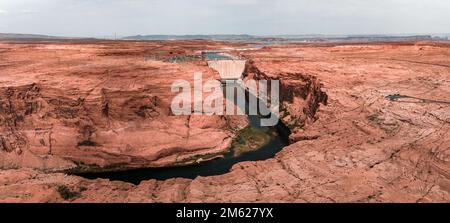 Vue aérienne du Grand Canyon en amont du Colorado River Glen Canyon Dam en Arizona Banque D'Images